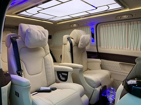 Personnalisation de l'intérieur de la voiture Mercedes-Benz V250