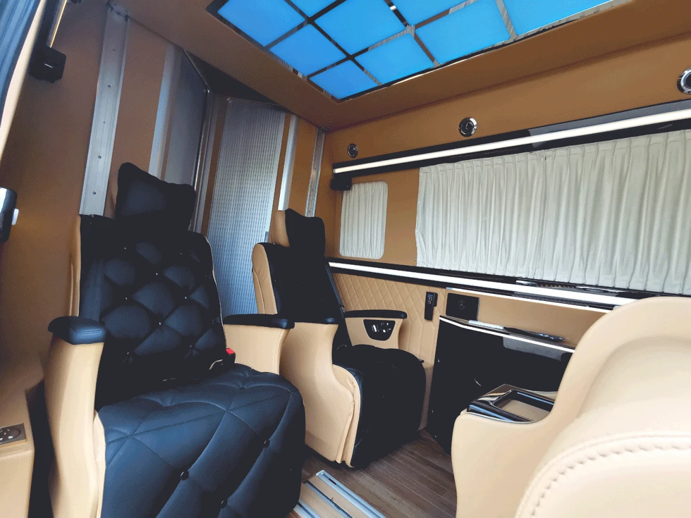 Venez découvrir ces pièces intérieures de voiture de camping-car Mercedes-Ben...