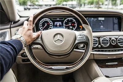 Comment contrôler correctement le volant en conduisant ?