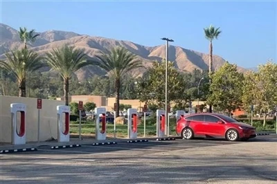 Tesla a mis au point de nouvelles astuces pour facturer des suppléments penda...
