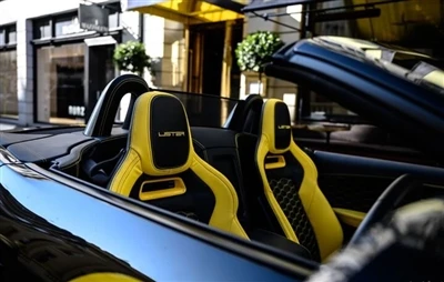 Danse avec la voiture modifiée Jaguar du diable Lister LFT