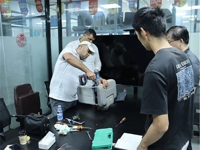 La fabrication de sièges d'auto de Xiamen Kench accueille ses clients étrange...