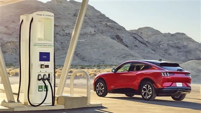 Ford étend son réseau de recharge et augmente le nombre de super bornes de re...